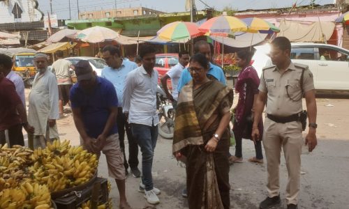 मेयर ने न्यू मार्केट के सड़कों से करवाया अतिक्रमण मुक्त ।