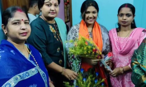 भाजपा महिला मोर्चा जिलाध्यक्ष ने रुपा व रानी को दी बधाई