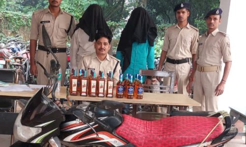 9 लीटर विदेशी शराब के साथ दो तस्कर गिरफ्तार, एक बाइक भी जप्त