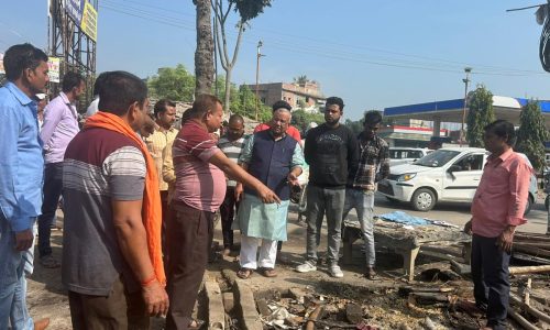 पूर्व उपमुख्यमंत्री ने अग्नि कांड स्थल पर पहुंचे लिया घटना की जानकारी ।