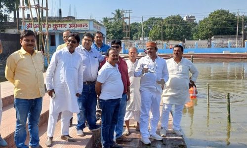 विजय बाबू एवं बैगना छठ घाट पर चल रहे तैयारी का कांग्रेस नेताओं ने लिया जायजा