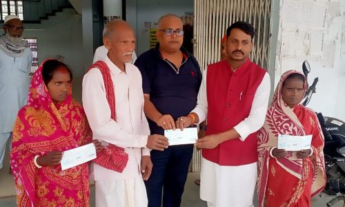 अग्नि पीड़ितों को मुआवजा राशि दिया गया