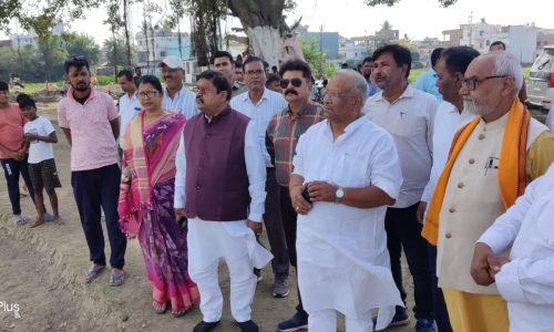 शहर के छठ घाटों की जनप्रतिनिधियों व अधिकारियों ने किया निरीक्षण