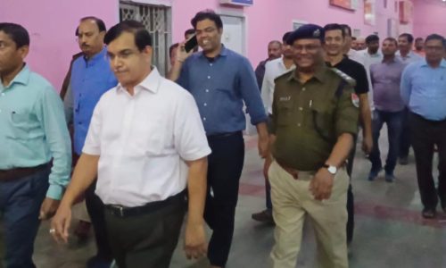 डीआरएम ने संतोषी गेट स्थित छठ पूजा हेतु बना घाट का लिया जायजा
