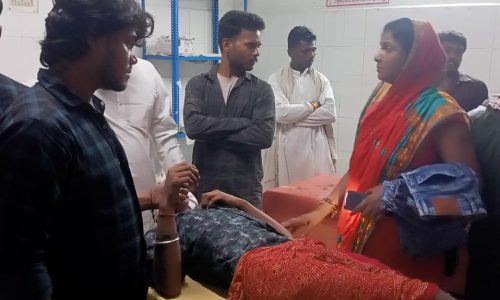 बाईक के टक्कर से दो युवक घायल, एसडीएच में उपचार जारी ।