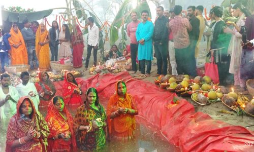 झा टोला फसिया मंदिर प्रांगण में  नेम निष्ठा के साथ मनाया छठ पर्व