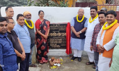 पूर्व उप मुख्यमंत्री ने ईट सोलिंग पथ का किया उद्घाटन