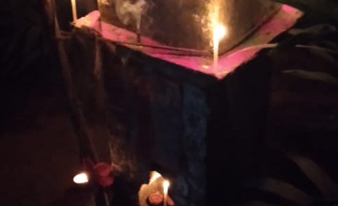 तुलसी विवाह पर महिलाओं ने व्रत रख दीप जलाई