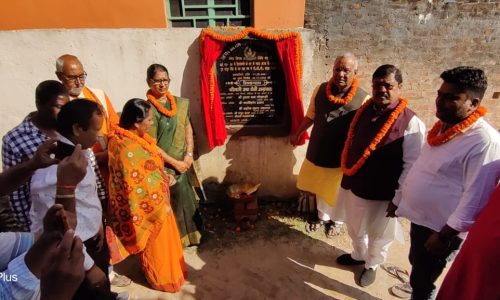 महापौर ने सड़क एवं नाला का किया शिलान्यास