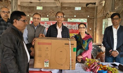 रेडक्रोस सोसाइटी के द्वारा चेयरमैन ने वृद्धाश्रम के बुजुर्गों को बांटे गीजर एवं जरूरी सामान ।