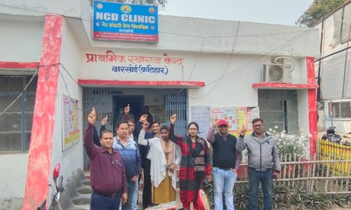 काला बिल्ला लगाकर स्वास्थ्य कर्मियों ने किया कार्य निर्वहन जताया विरोध