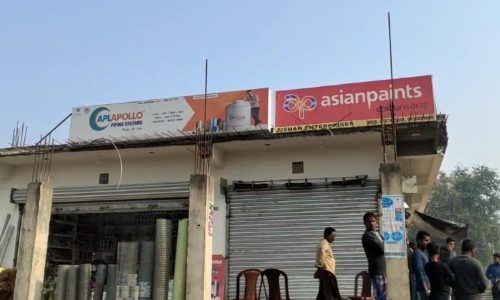 रघुनाथपुर स्थित हार्डवेयर दुकान में शटर काटकर हुई लाखों की चोरी वारदात सीसीटीवी कैद