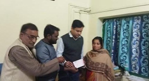 अग्नि पीडी़तों के बीच सहायता राशि का वितरण