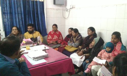 स्वास्थ्य कर्मियों की हुई समीक्षा बैठक