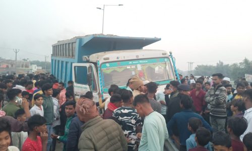 अनियंत्रित ट्रक के चपेट में आने से आठ वर्षीय बालक की घटनास्थल पर मौत