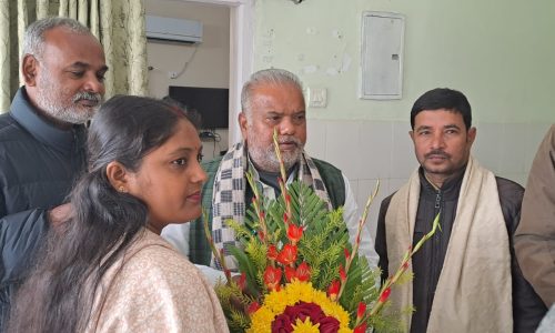 डंडखोरा प्रखंड सह अंचल कार्यालय भवन निर्माण को लेकर मंत्री को सौंपा मांग पत्र