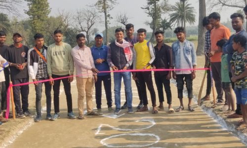 विधिवत फीता काटकर किया क्रिकेट टूर्नामेंट का उद्घाटन