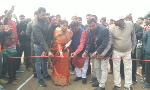 सद्भावना क्रिकेट क्लब राजवाड़ा की अगुवाई में पंद्रह दिवसीय क्रिकेट टूर्नामेंट का हुआ शुभारंभ।
