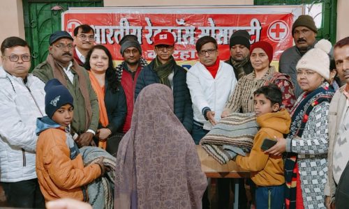 रेडक्रॉस भवन में एच आई वी रोगियों को वितरण किया कम्बल