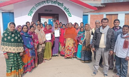 प्रखंड रसोईया संघ ने धरना देते हुए मांग पत्र सौंपा