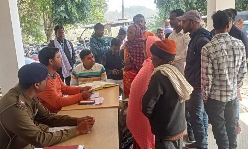 जनता दरबार मे पुराने तीन मामलों का निष्पादन,   चार नये मामले प्रतिवेदित हुए ।