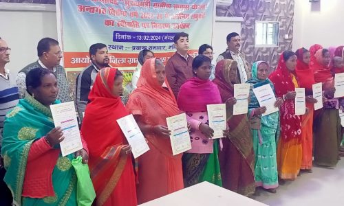 अनुमंडल के 25 लाभुकों को मुख्यमंत्री आवासीय योजना की स्वीकृति पत्र दी गई