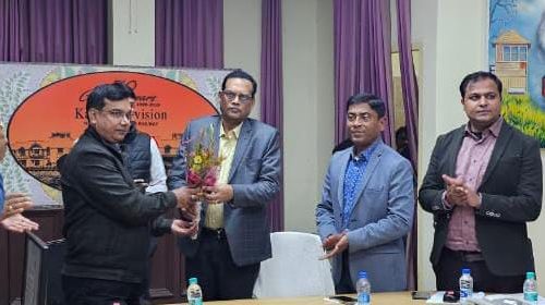डीआरएम बिल्डिंग में रेलवे अधिकारियों की बैठक डीआरएम ने किया समीक्षा ।
