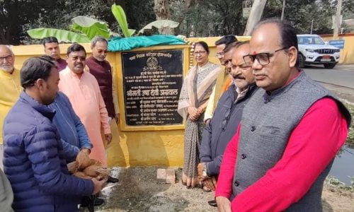 महापौर ने सड़क नाला शौचालय का किया शिलान्यास एवं उद्घाटन
