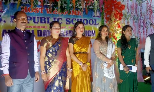 एस एन पब्लिक स्कूल में बच्चों द्वारा सांस्कृतिक कार्यक्रम प्रस्तुत