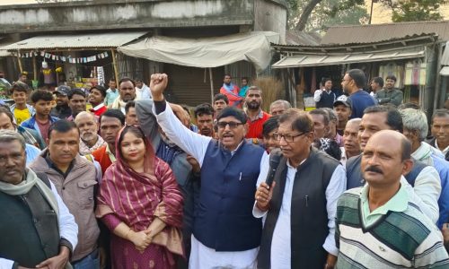 हसनगंज में राजद ने नुक्कड़ सभा आयोजित कर जन विश्वास यात्रा में भाग लेने को लेकर लोगों से की अपील।