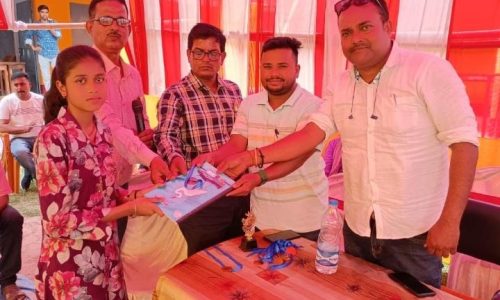 मैट्रिक बोर्ड एवं इन्टर की परीक्षा में प्रथम, द्वितीय, तृतीय लाने वाले छात्रों को किया पुरस्कृत ।