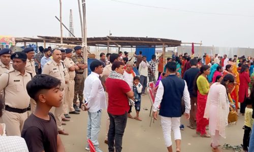 मनिहारी में चैत्र छठ व्रतियों ने अस्ताचलगामी सूर्य को दिया अर्घ्य
