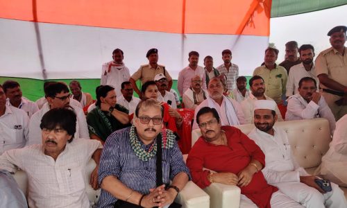 प्रतिपक्ष के नेता पूर्व उपमुख्यमंत्री तेजस्वी यादव, सन ऑफ़ मल्लाह मुकेश साहनी, राजद प्रवक्ता मनोज झा ने कोढा़ में चुनावी सभा का किया संबोधित