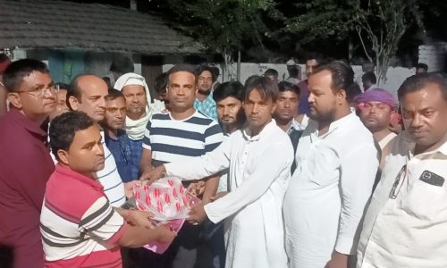 अग्नपीड़ितों की मदद में बढ़े हाथ,कई जनप्रतिनिधि व समाजसेवी मदद को आगे आए