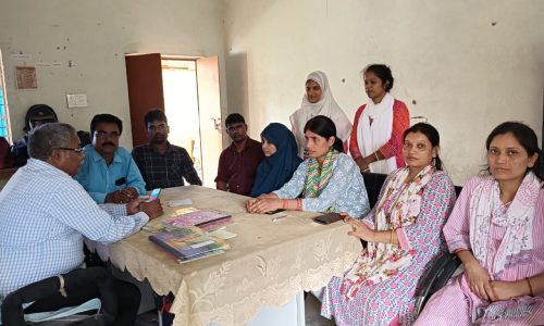 उत्क्रमित उच्च माध्यमिक विद्यालय परभैली में शिक्षकों की गोष्ठी आयोजित