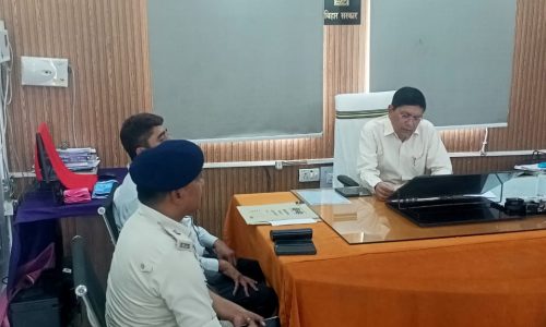 प्रमंडलीय आयुक्त ने मनिहारी अनुमंडल कार्यालय पहुंचकर विकास की धरातलीय जानकारी ली,दी गयी गार्ड ऑफ ऑनर