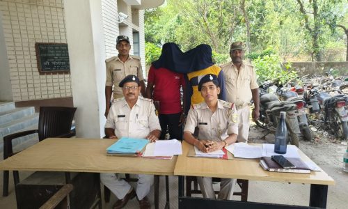 सात लीटर देशी शराब के साथ दो शराब विक्रेता गिरफ्तार
