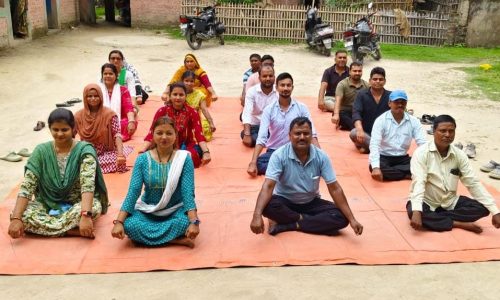 उत्क्रमित उच्च माध्यमिक विद्यालय रोहिया में अंतर्राष्ट्रीय योग दिवस मनाया