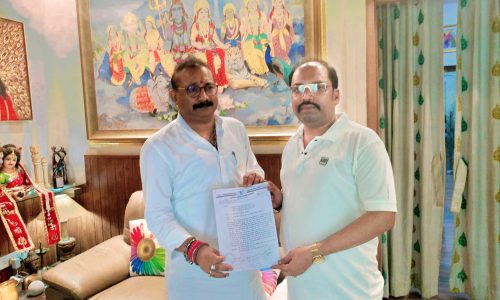 भवन निर्माण मंत्री डॉ अशोक चौधरी को कांग्रेस नेता प्रेम राय ने सौंपा ज्ञापन