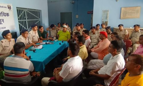नये आपराधिक कानून की जानकारी लेने बड़ी संख्या में  नागरिक पहुंचे मनिहारी थाना