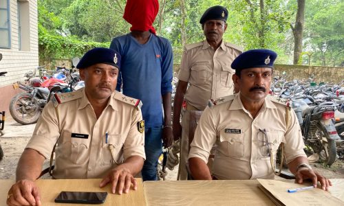 34 लीटर देशी शराब  सहित एक तस्कर गिरफ्तार