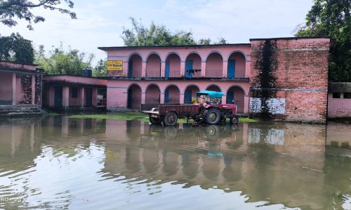 कई विद्यालय में बाढ़ का पानी आने से पठन पाठन बाधित।