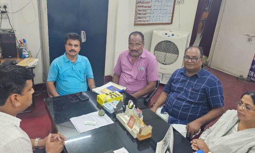 बाल श्रम पर विराम लगाने के अधिकारियों के साथ राहत संस्था के अधिकारियों ने किया बैठक