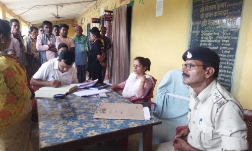 भुमि विवाद निपटारा हेतु जनता दरबार का हुआ आयोजन तीन मामले निष्पादित ।