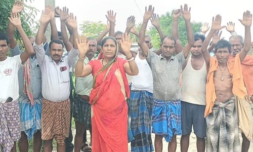 नल-जल विभाग के प्रति ग्रामीणों ने जताया आक्रोश जमकर किया नारेबाजी ।