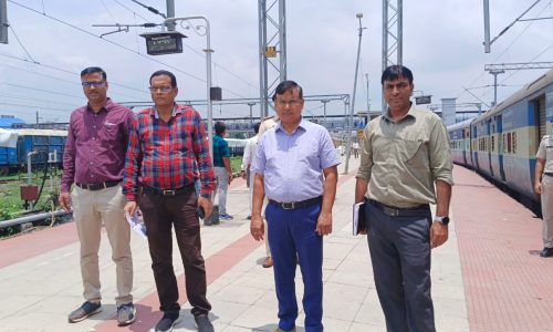 कटिहार से अमृतसर के लिए  स्पेशल ट्रेन को डीआरएम ने झंडी दिखाकर किया रवाना