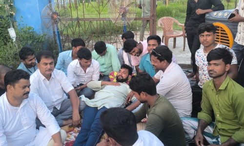 बिजली की समस्या को लेकर समाजसेवी बहारुद्दीन बैठे भूख हड़ताल पर होने को है 36 घंटा तबियत खराब।
