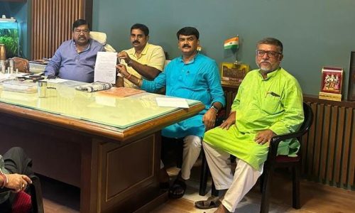 खुराधार घाट में उच्च स्तरीय पुल बनाने की मांग को लेकर सौंपा मांग पत्र ।
