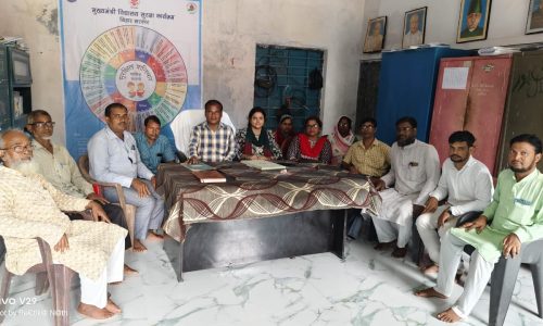 मध्य विद्यालय बेनीजलालपुर में छात्र-छात्राएं शत प्रतिशत स्कूल ड्रेस में आते हैं।