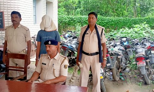 मनिहारी पुलिस ने गैर-जमानती वारंटी को पकड़ा भेजा जेल।